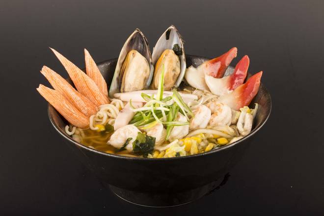 N2. Spicy Seafood Udon 辣湯雜錦烏冬